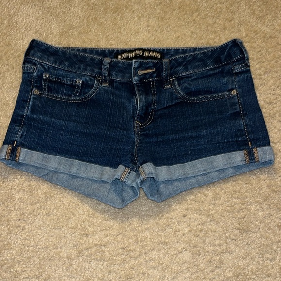 Express Shorts - Picture 1 of 3